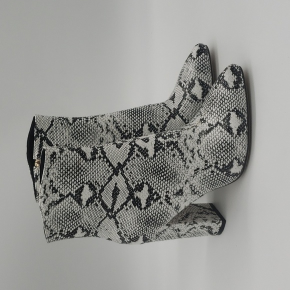 1532- Wetkiss Snake Print Ankle Zipper Up Women's knee Bootie Size 7.5 - Picture 1 of 7